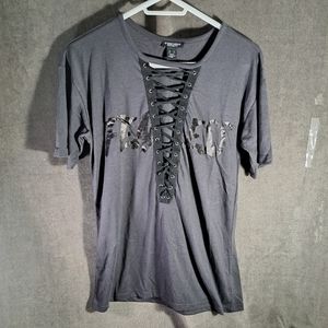 Streetwear Society Laced Up Deep V-Neck "Fearless" Grey Black Graphic Tee VG L